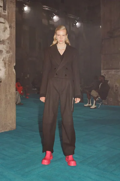 Look 24